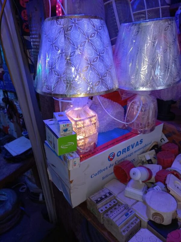 Candeeiro de mesa LED CrystalGlow – Luz de presença decorativa